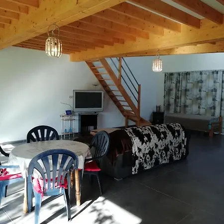 Prázdninový dům Neuf 150 M2 Devant Un Grand Prive De 2 Hectares Poissonneux Au Milieu Des Bois Florennes