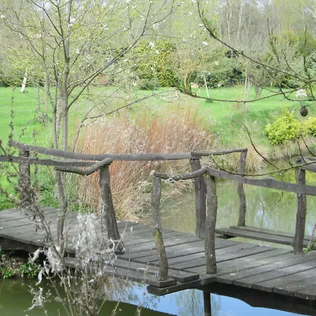 Neuf 150 M2 Devant Un Grand Prive De 2 Hectares Poissonneux Au Milieu Des Bois Vakantiehuis